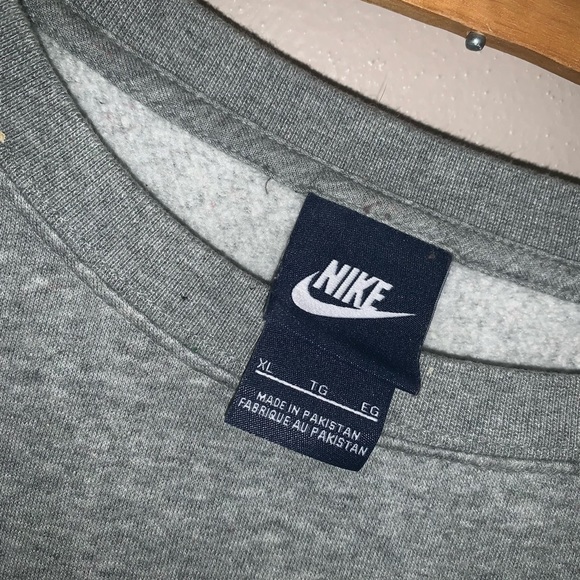 Nike Pullover LIGHTLY WORN - Picture 4 of 4